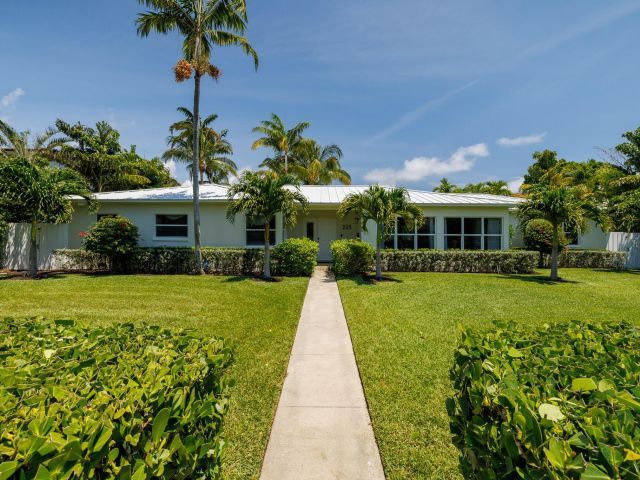 Дом в аренду по адресу 225 Russlyn Drive - фото 6926091