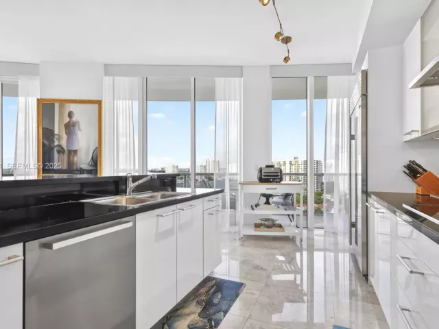 Продажа квартиры #1403 - фото 6922730