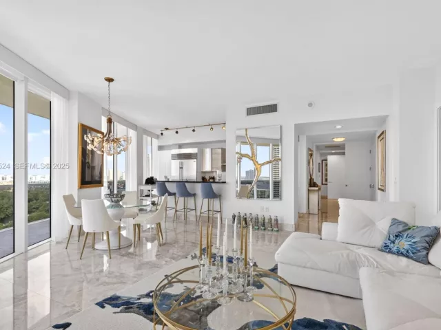 Продажа квартиры #1403 - фото 6922736