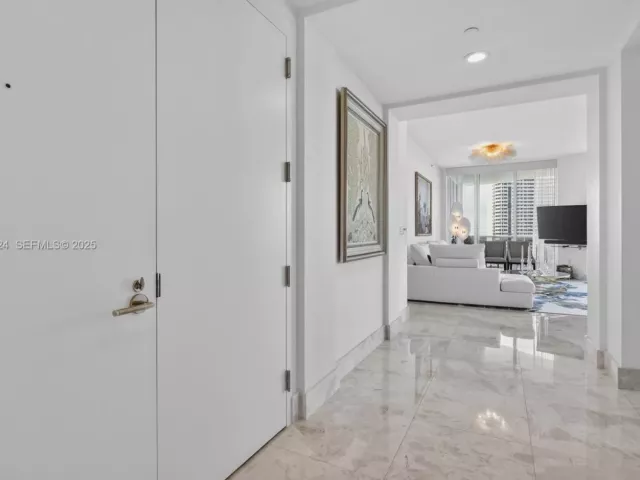 Продажа квартиры #1403 - фото 6922737