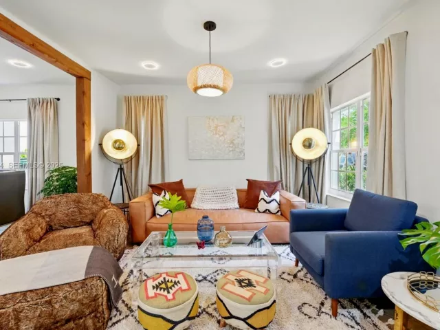 Дом в аренду по адресу 1363 Biarritz Dr - фото 6925235