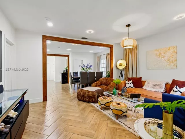 Дом в аренду по адресу 1363 Biarritz Dr - фото 6925236