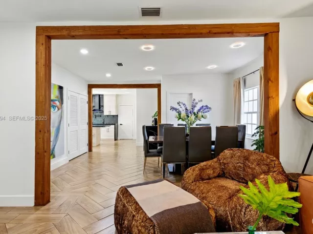 Дом в аренду по адресу 1363 Biarritz Dr - фото 6925237