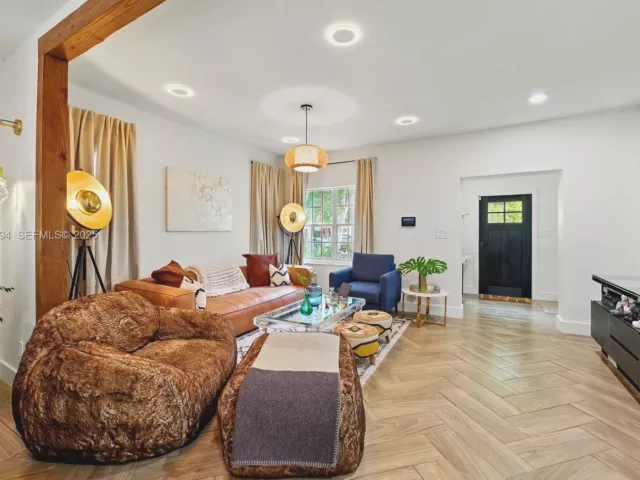 Дом в аренду по адресу 1363 Biarritz Dr - фото 6925238