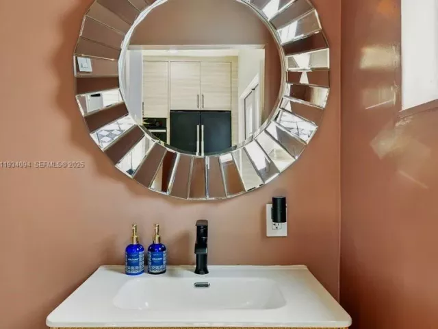 Дом в аренду по адресу 1363 Biarritz Dr - фото 6925228