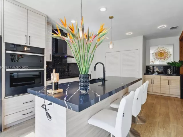 Дом в аренду по адресу 1363 Biarritz Dr - фото 6925229