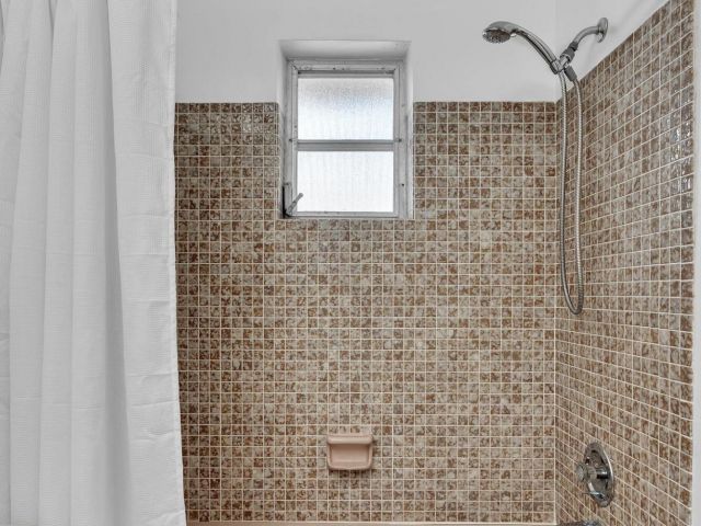 Дом в аренду по адресу 313 NW 42nd Street - фото 6924002