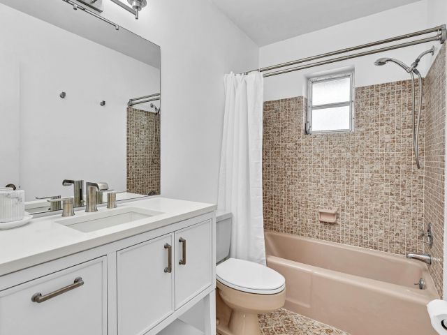 Дом в аренду по адресу 313 NW 42nd Street - фото 6924004