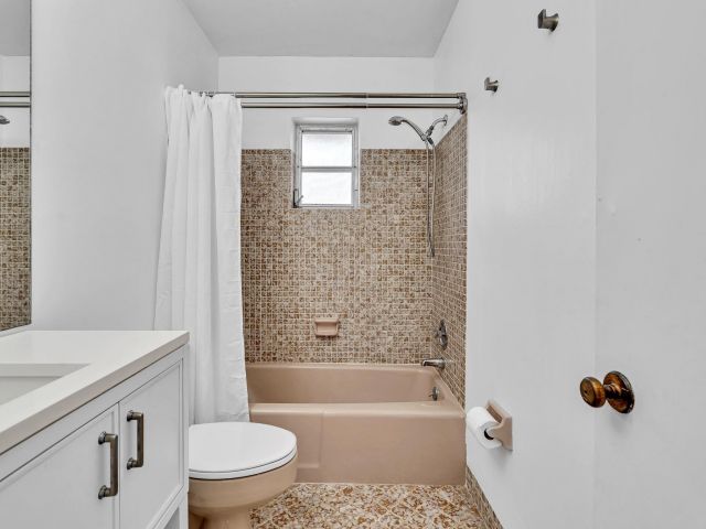 Дом в аренду по адресу 313 NW 42nd Street - фото 6924005