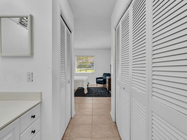 Дом в аренду по адресу 313 NW 42nd Street - фото 6924006