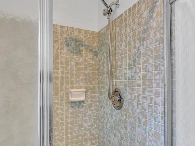 Дом в аренду по адресу 313 NW 42nd Street - фото 6924007