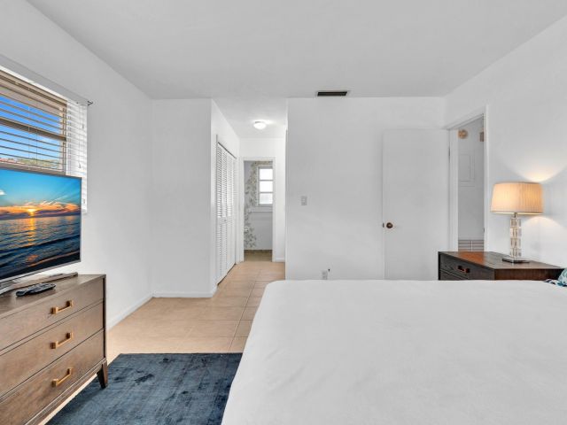 Дом в аренду по адресу 313 NW 42nd Street - фото 6924011