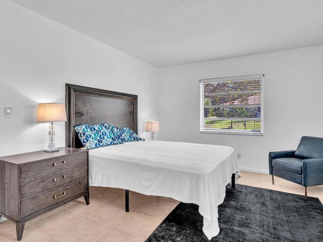 Дом в аренду по адресу 313 NW 42nd Street - фото 6924012