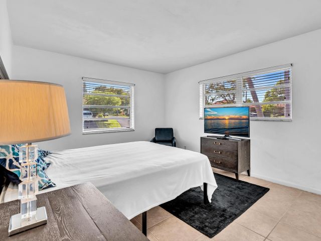 Дом в аренду по адресу 313 NW 42nd Street - фото 6924013