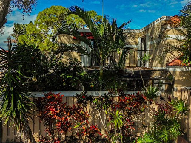 Дом в аренду по адресу 4205 Village Dr D - фото 7494172