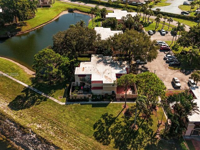 Дом в аренду по адресу 4205 Village Dr D - фото 7494173