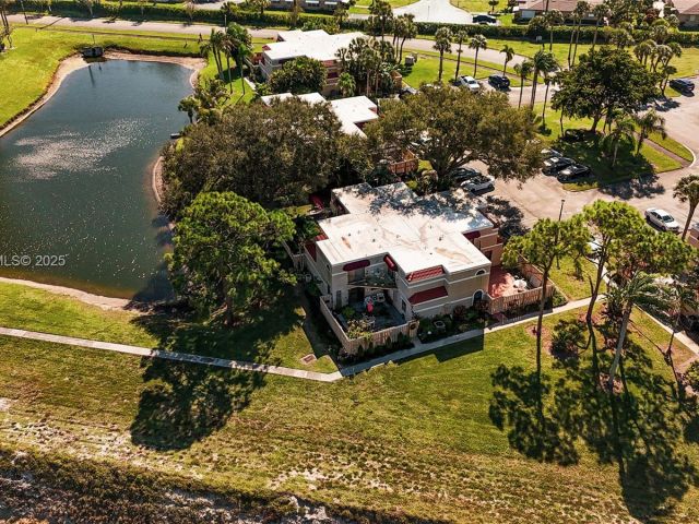 Дом в аренду по адресу 4205 Village Dr D - фото 7494174