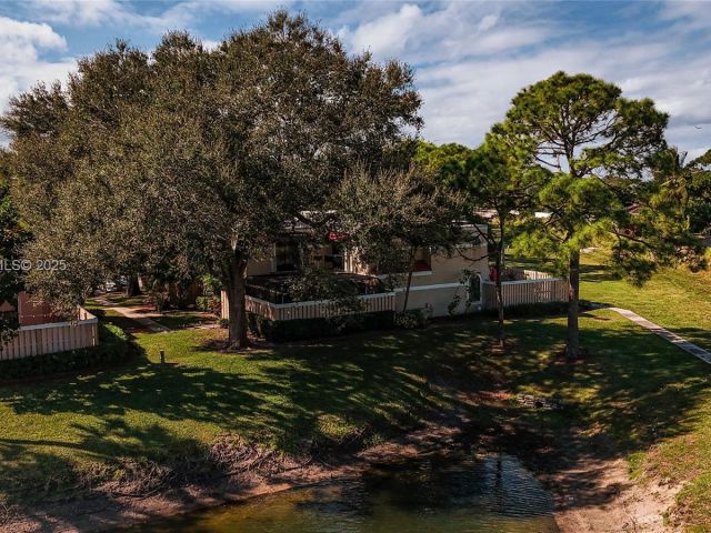 Дом в аренду по адресу 4205 Village Dr D - фото 7494177