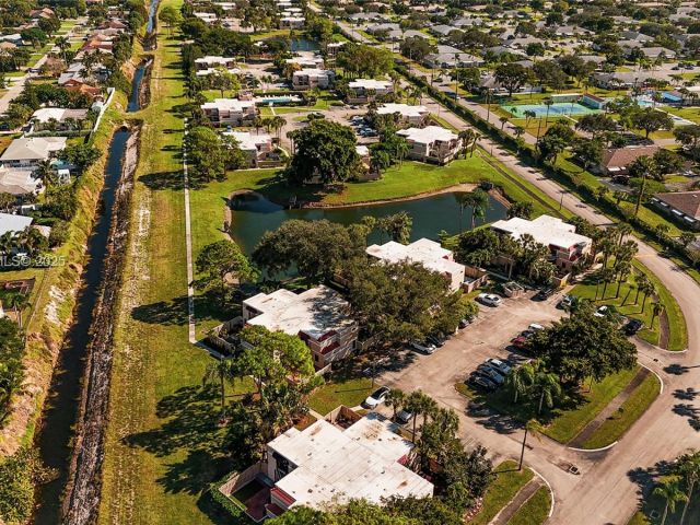 Дом в аренду по адресу 4205 Village Dr D - фото 7494180