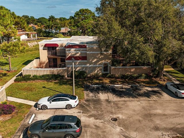 Дом в аренду по адресу 4205 Village Dr D - фото 7494181