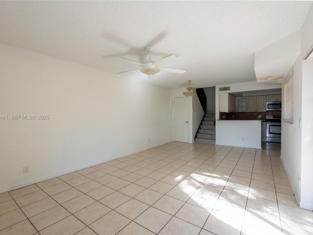 Дом в аренду по адресу 4205 Village Dr D - фото 7494183