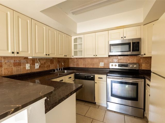 Дом в аренду по адресу 4205 Village Dr D - фото 7494184