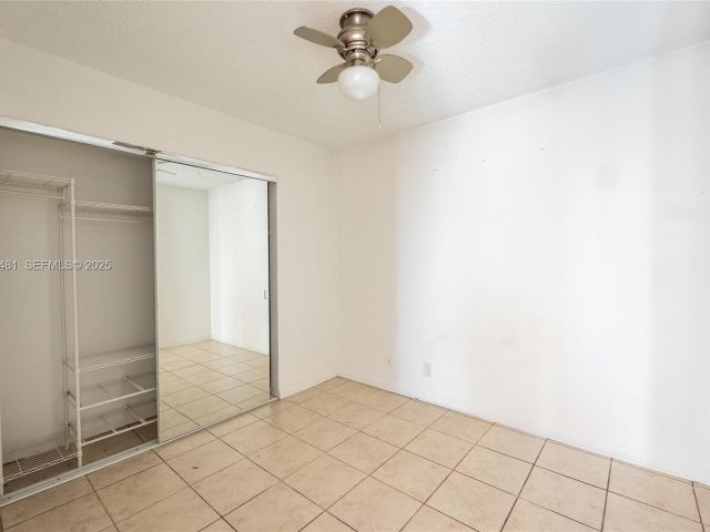 Дом в аренду по адресу 4205 Village Dr D - фото 7494186