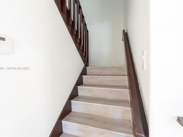 Дом в аренду по адресу 4205 Village Dr D - фото 7494187