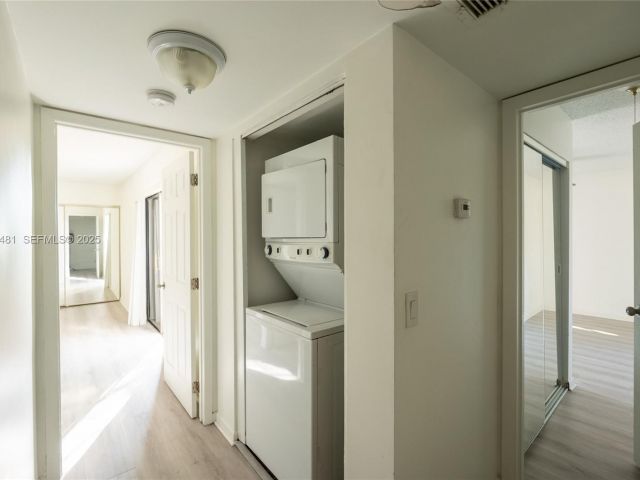 Дом в аренду по адресу 4205 Village Dr D - фото 7494189