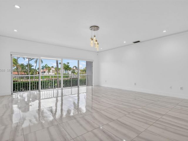 Продажа дома по адресу 21399 Marina Cove Cir 14 - фото 6923527