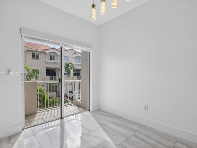 Продажа дома по адресу 21399 Marina Cove Cir 14 - фото 6923528