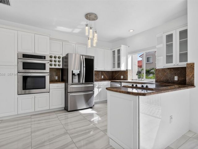 Продажа дома по адресу 21399 Marina Cove Cir 14 - фото 6923533