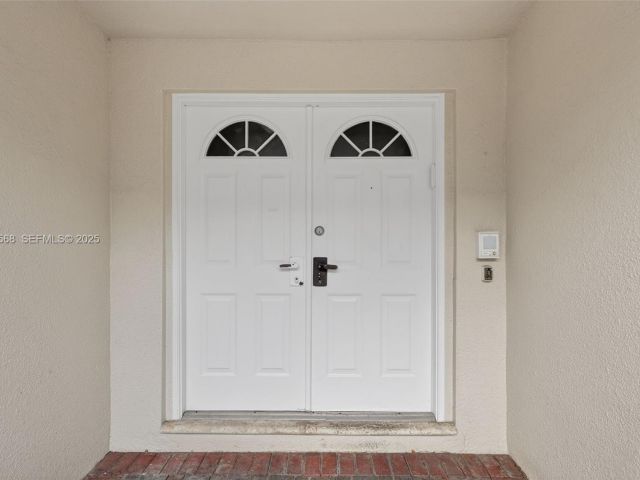 Продажа дома по адресу 21399 Marina Cove Cir 14 - фото 6923538