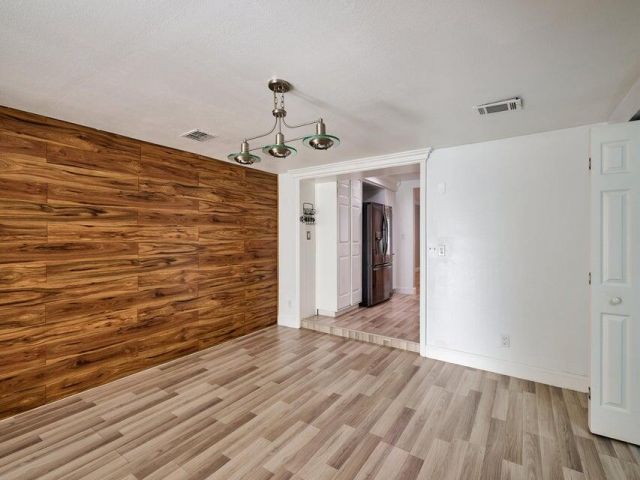 Дом в аренду по адресу 2112 Longwood Road - фото 6925976