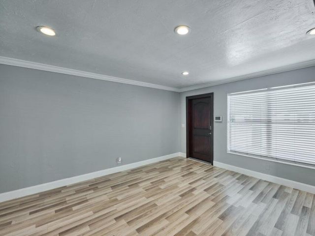 Дом в аренду по адресу 2112 Longwood Road - фото 6925978