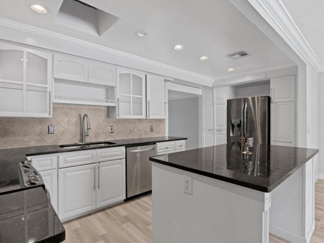 Дом в аренду по адресу 2112 Longwood Road - фото 6925982