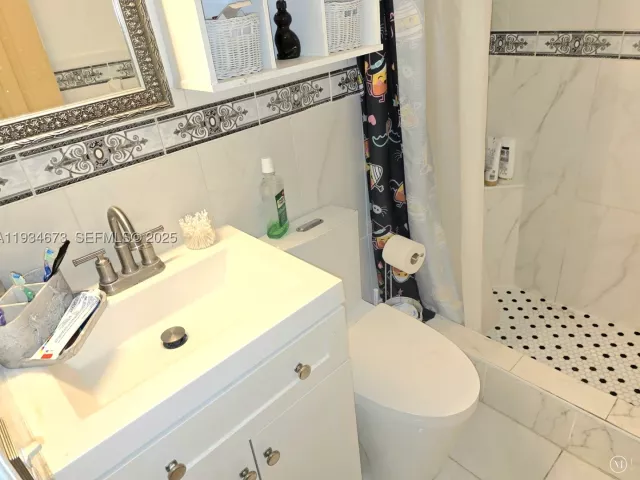 Продажа дома по адресу 3601 NW 102nd St - фото 9288006