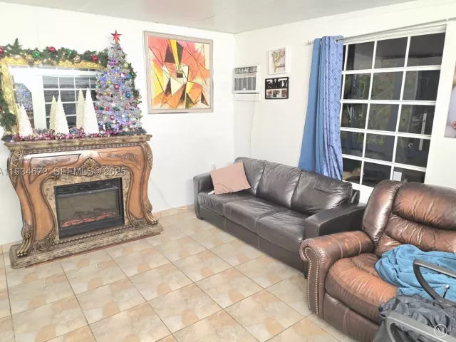Продажа дома по адресу 3601 NW 102nd St - фото 9287996