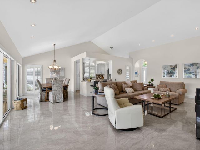 Продажа дома по адресу 2294 Saratoga Bay Drive - фото 6927726