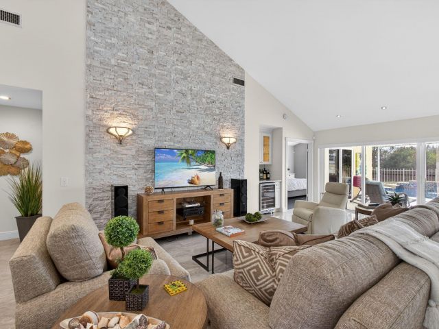 Продажа дома по адресу 2294 Saratoga Bay Drive - фото 6927731