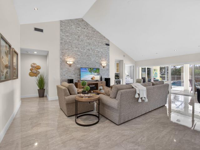 Продажа дома по адресу 2294 Saratoga Bay Drive - фото 6927732