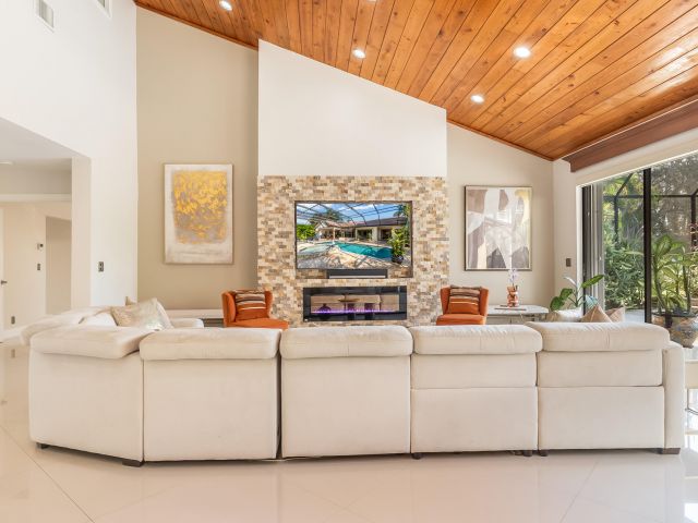 Продажа дома по адресу 10571 Boca Woods Lane - фото 6927756