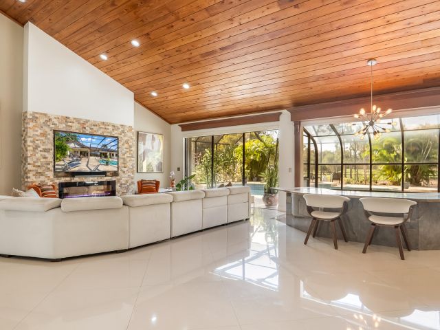 Продажа дома по адресу 10571 Boca Woods Lane - фото 6927758