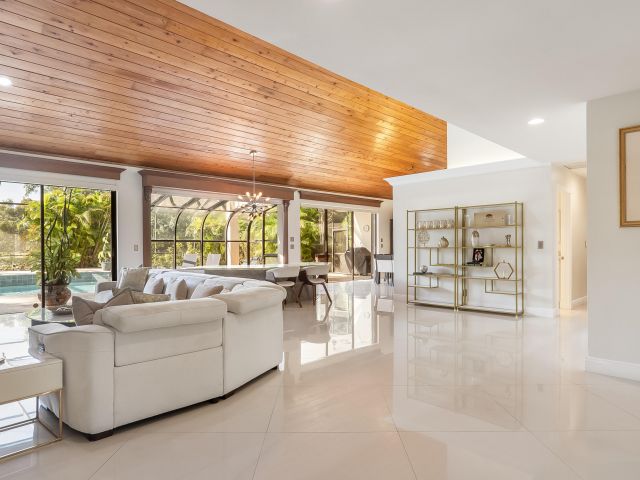 Продажа дома по адресу 10571 Boca Woods Lane - фото 6927760