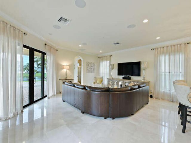 Дом в аренду по адресу 6950 NW 26th Way - фото 6926519