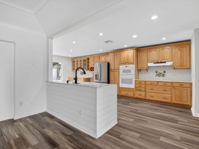 Дом в аренду по адресу 1012 W Camino Real - фото 6927380