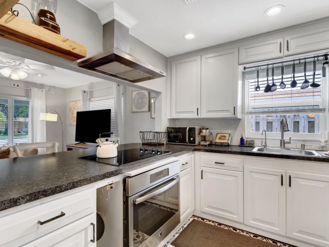 Продажа дома по адресу 6410 S Olive Avenue - фото 6927330