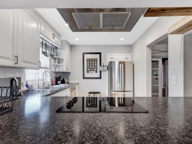 Продажа дома по адресу 6410 S Olive Avenue - фото 6927331