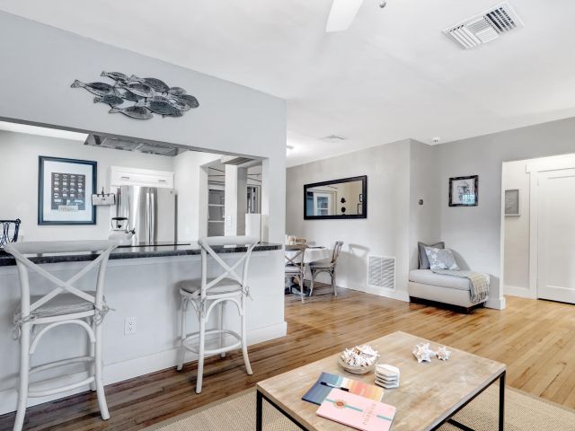 Продажа дома по адресу 6410 S Olive Avenue - фото 6927332