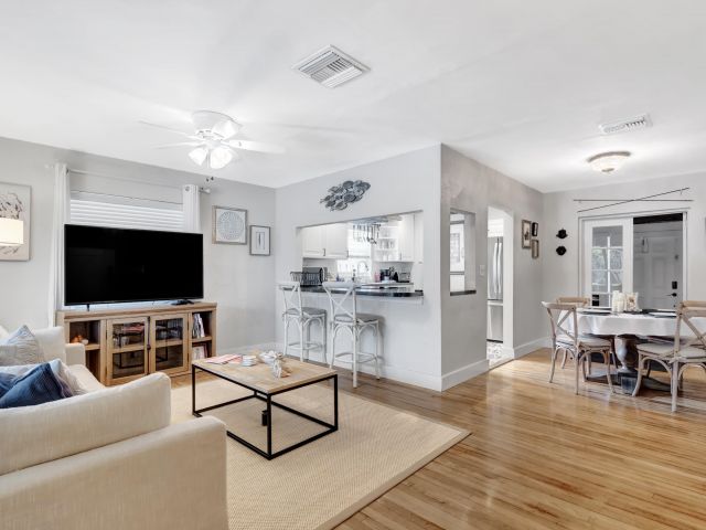 Продажа дома по адресу 6410 S Olive Avenue - фото 6927334